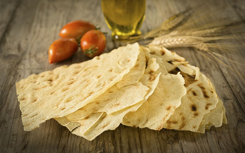 Pane Carasatu: El Pan Sardo Tradicional y Crujiente