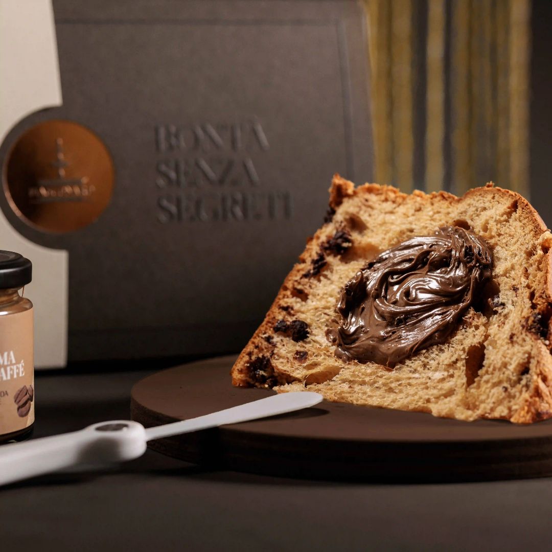 porcion panettone fiasconaro con crema de cafe