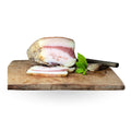 Trozo de Guanciale italiano artesanal de 150 gramos curado con especias para recetas de pasta tradicionales.